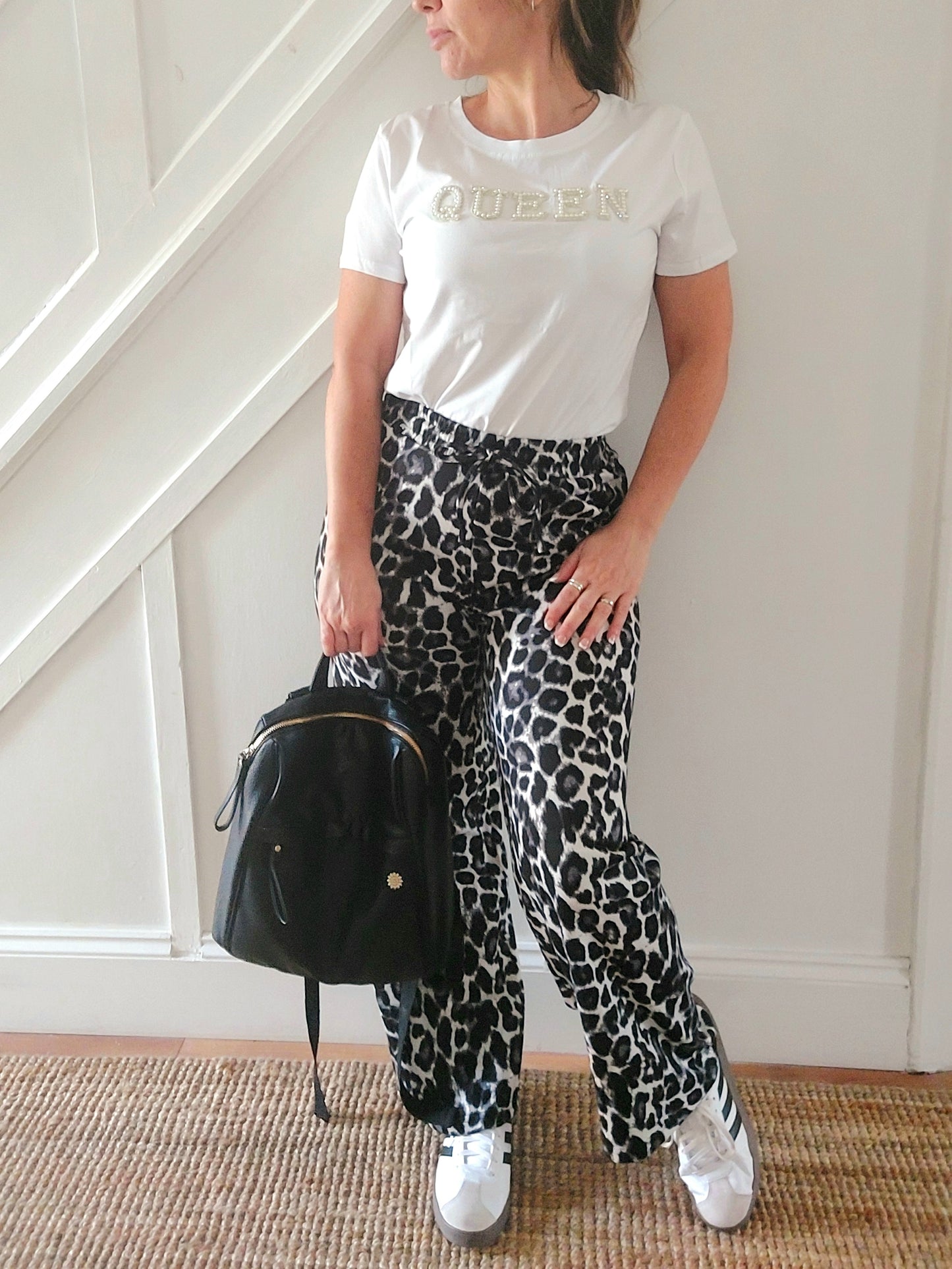 QUEEN White Embellished Tshirt
