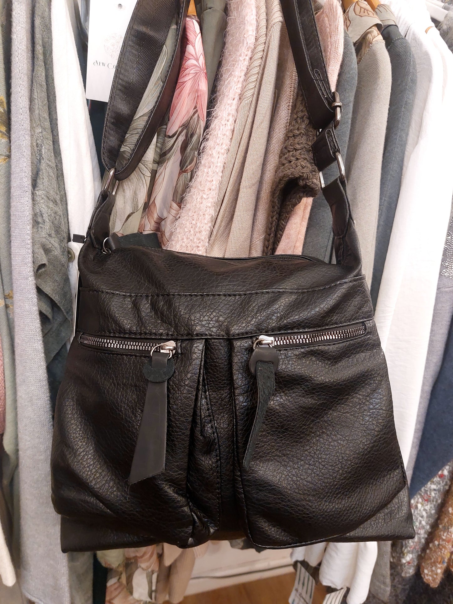 Medium Soft Shoulder Zipper Bag-Black